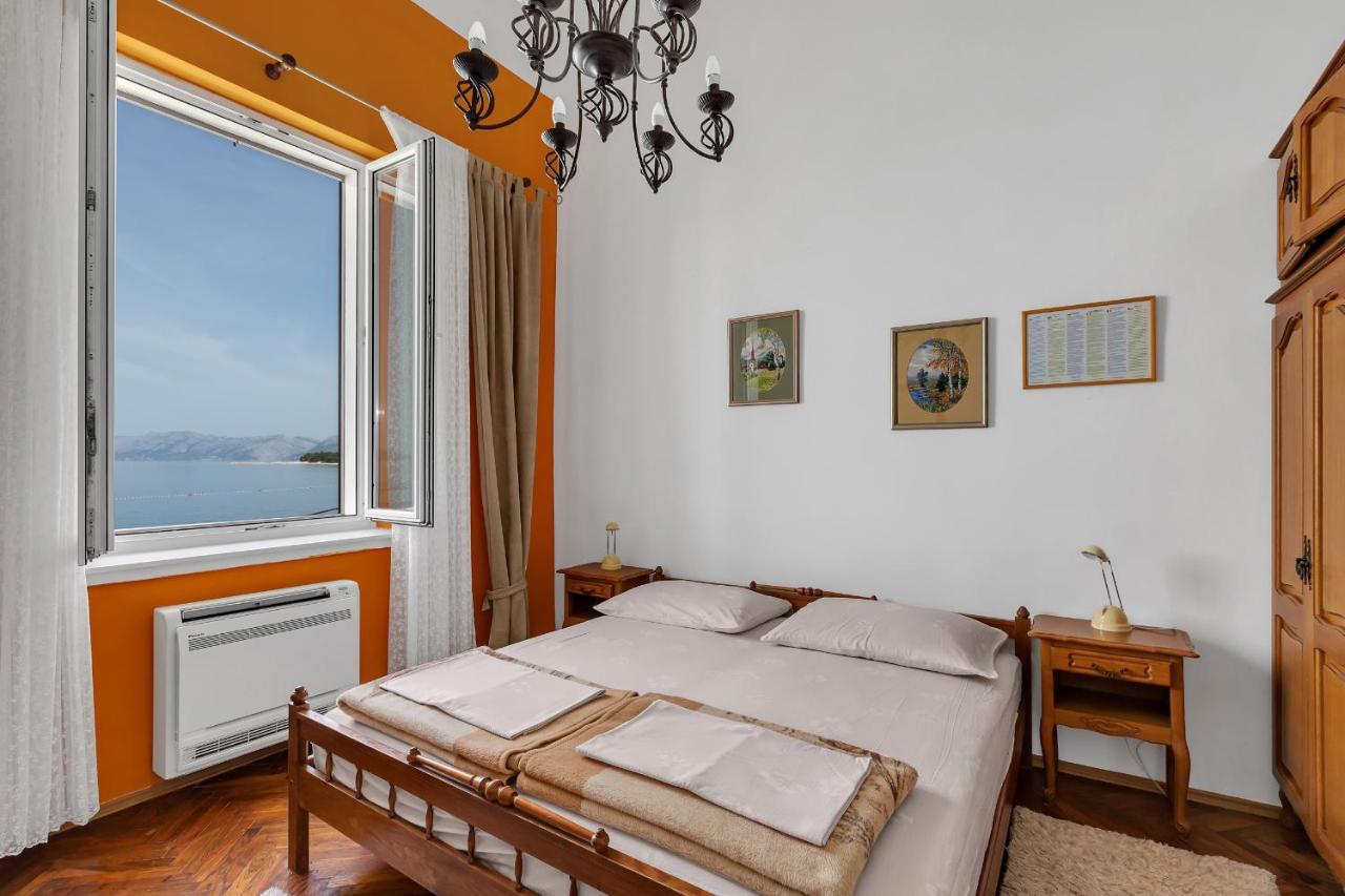 Guest house Beach Riviera - Zuta Kuca Makarska
