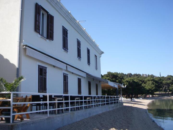 Guest house Beach Riviera - Zuta Kuca