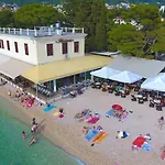 Beach Rooms Riviera - Zuta Kuca