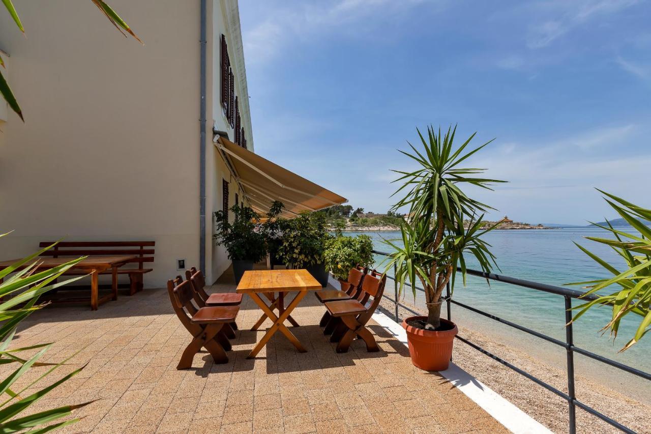 Beach Riviera - Zuta Kuca Pensjonat *